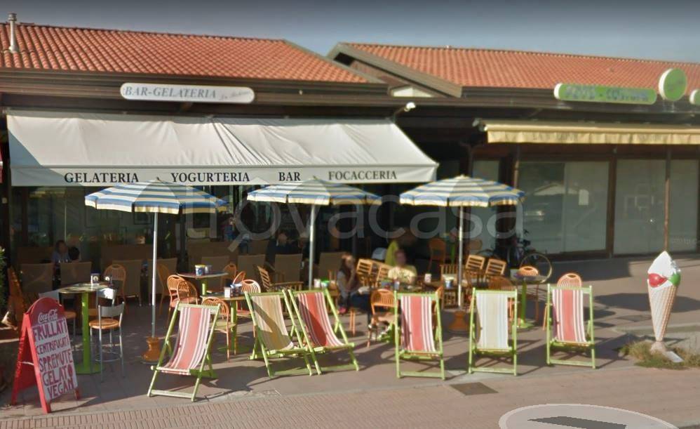 negozio in vendita a Viareggio in zona Torre del Lago