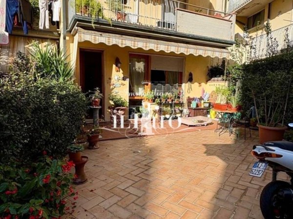 casa indipendente in vendita a Viareggio in zona Migliarina