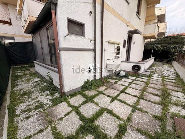 appartamento in vendita a Viareggio in zona Torre del Lago