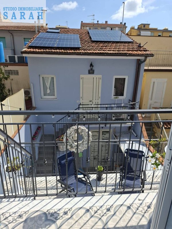 casa indipendente in vendita a Viareggio