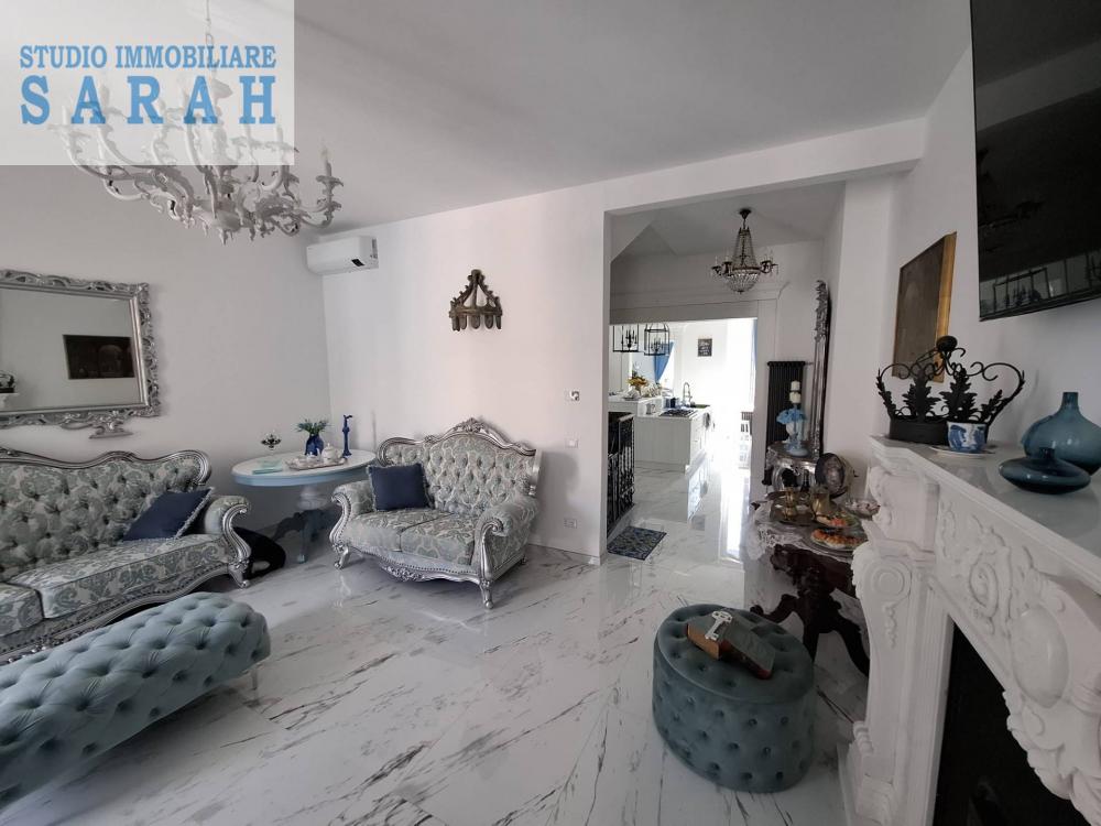 casa indipendente in vendita a Viareggio