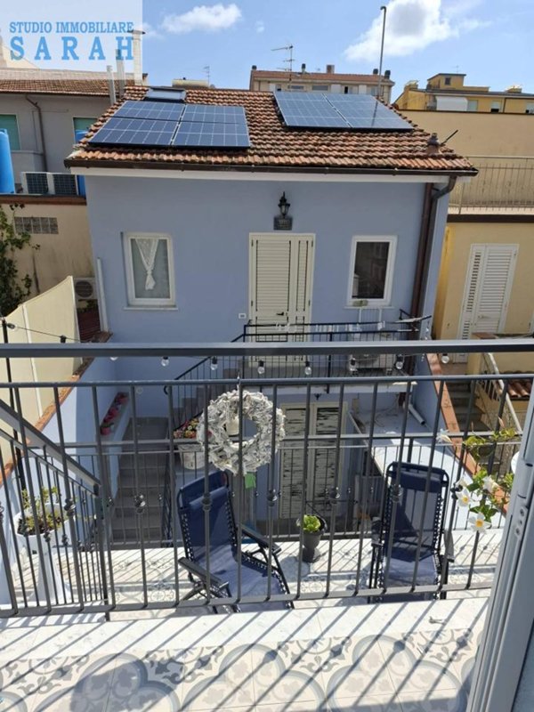 casa indipendente in vendita a Viareggio