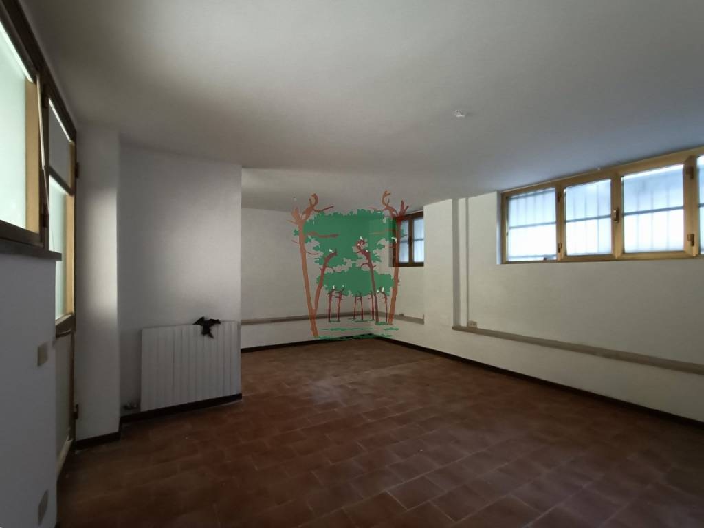 locale commerciale in vendita a Viareggio in zona Centro Storico