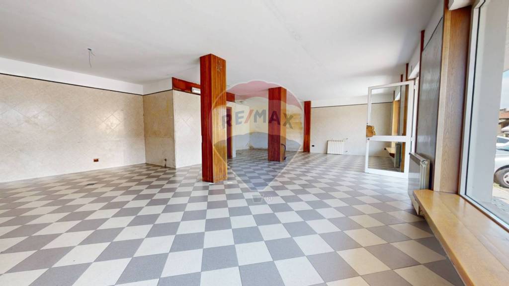 negozio in vendita a Viareggio in zona Migliarina