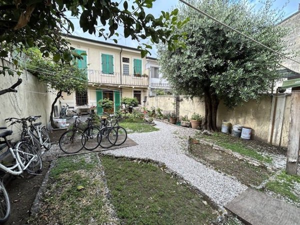 casa indipendente in vendita a Viareggio in zona Centro Storico