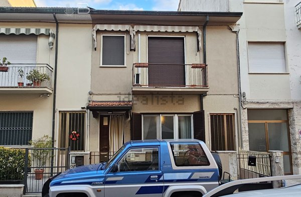 casa indipendente in vendita a Viareggio in zona Marco Polo