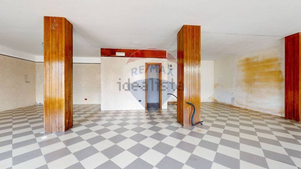 negozio in vendita a Viareggio in zona Migliarina