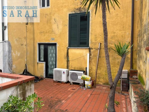 casa indipendente in vendita a Viareggio