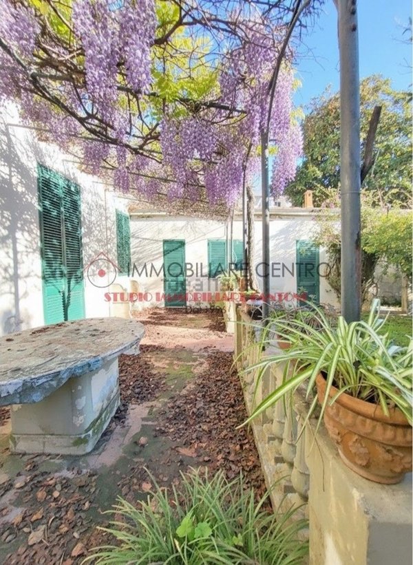 casa indipendente in vendita a Viareggio