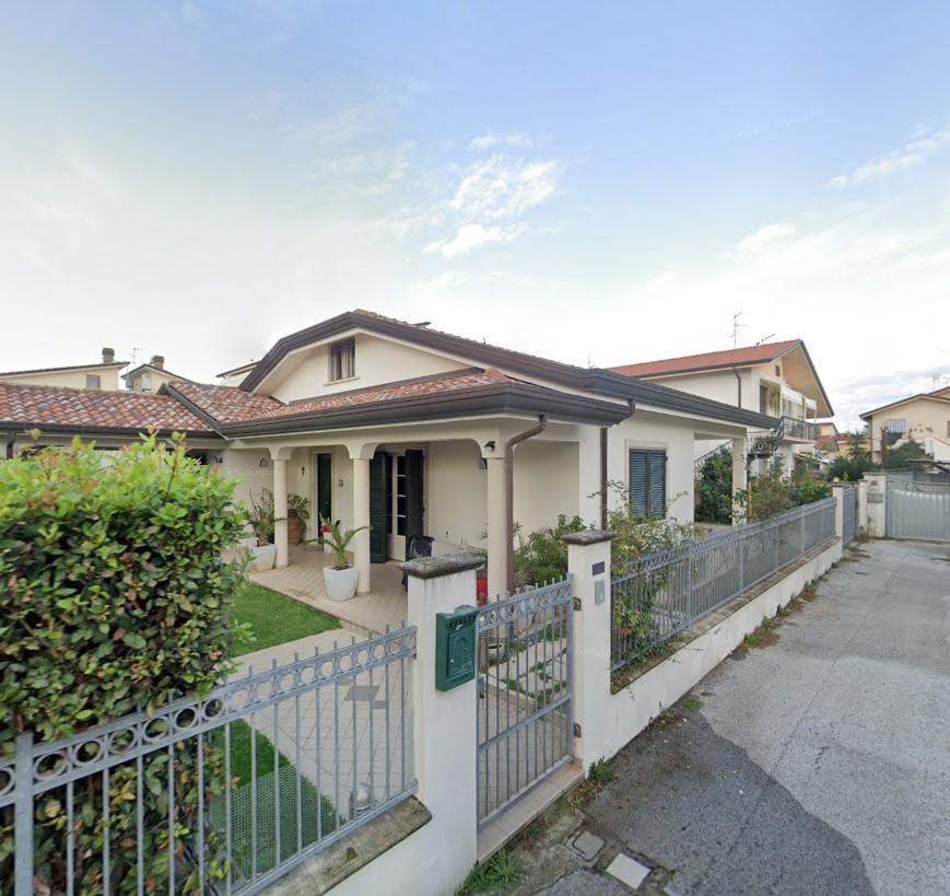 appartamento in vendita a Viareggio in zona Torre del Lago