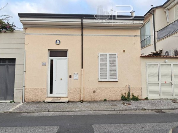 casa indipendente in vendita a Viareggio in zona Centro Storico
