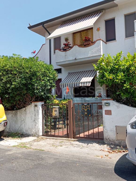 appartamento in vendita a Viareggio in zona Torre del Lago