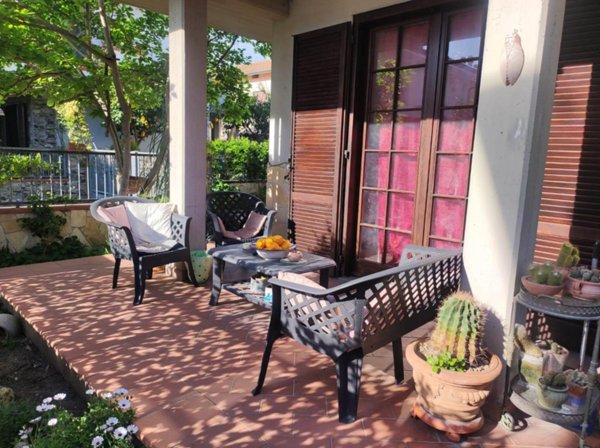 casa indipendente in vendita a Viareggio in zona Torre del Lago