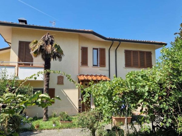 casa indipendente in vendita a Viareggio in zona Torre del Lago