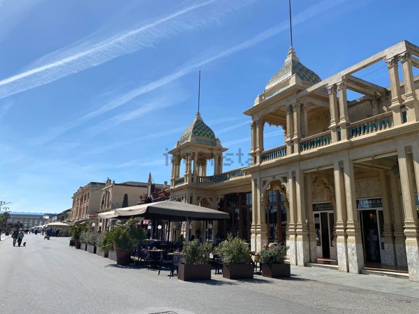 casa indipendente in vendita a Viareggio