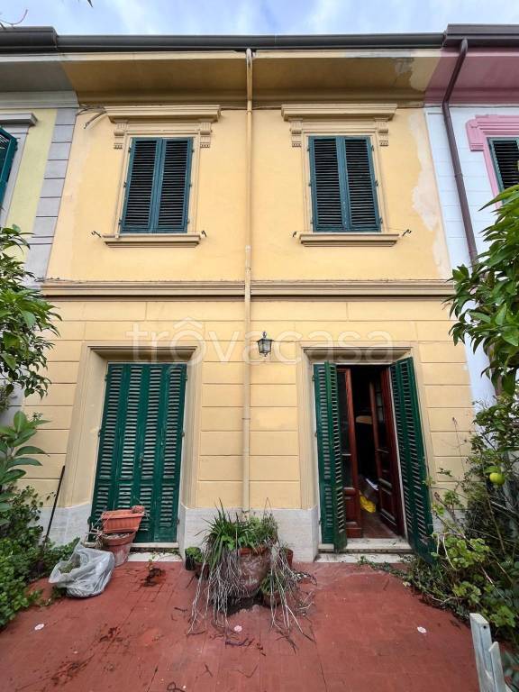 casa indipendente in vendita a Viareggio in zona Marco Polo
