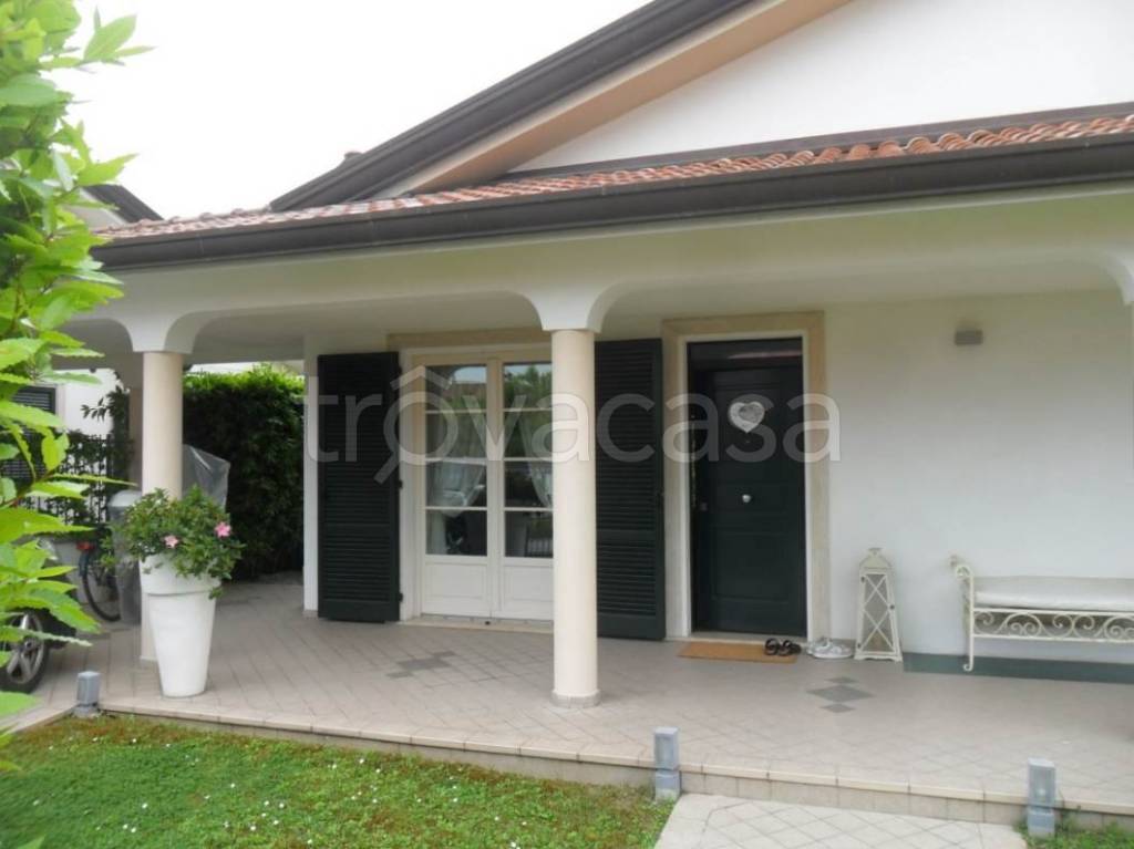 appartamento in vendita a Viareggio in zona Torre del Lago