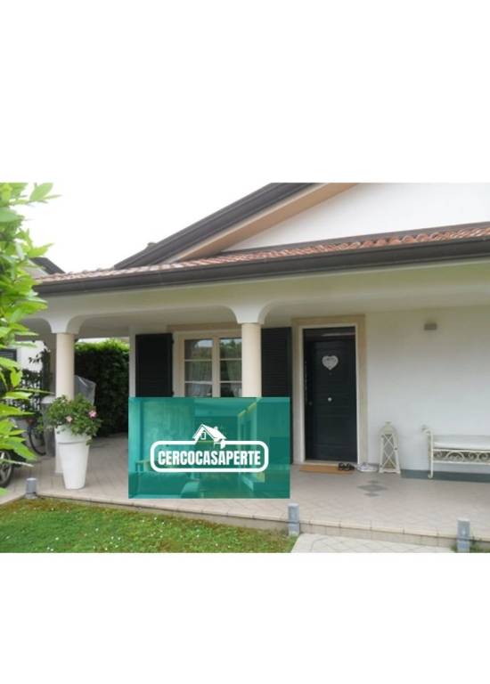 casa indipendente in vendita a Viareggio in zona Torre del Lago