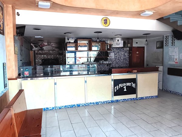 negozio in vendita a Viareggio in zona Torre del Lago