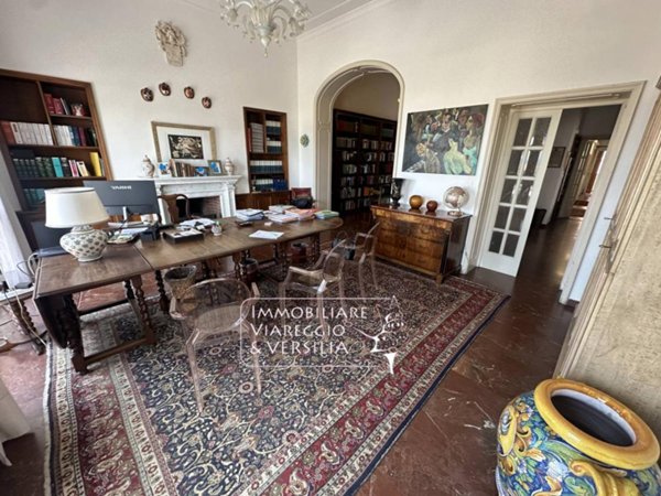 appartamento in vendita a Viareggio in zona Centro Storico