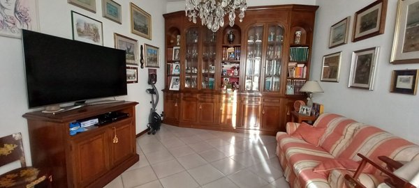casa indipendente in vendita a Viareggio