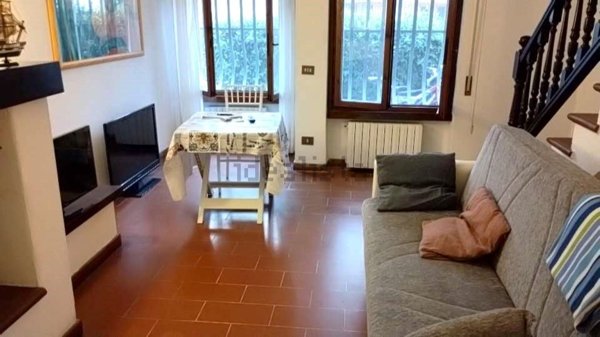 casa indipendente in vendita a Viareggio