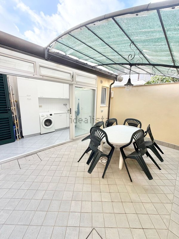 casa indipendente in vendita a Viareggio in zona Marco Polo