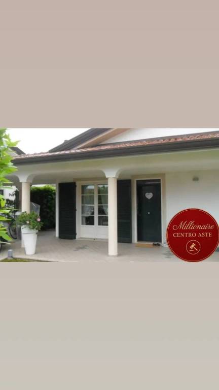 casa indipendente in vendita a Viareggio in zona Torre del Lago