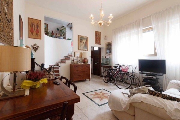casa indipendente in vendita a Viareggio