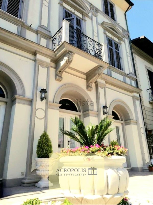 casa indipendente in vendita a Viareggio