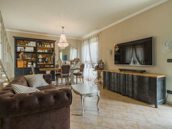 casa indipendente in vendita a Viareggio