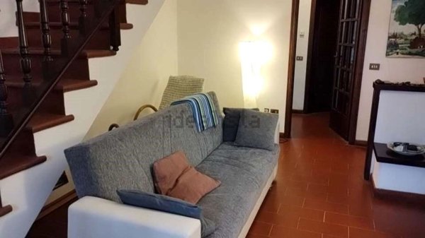 casa indipendente in vendita a Viareggio