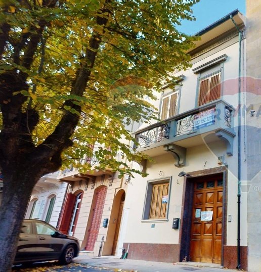 casa indipendente in vendita a Viareggio