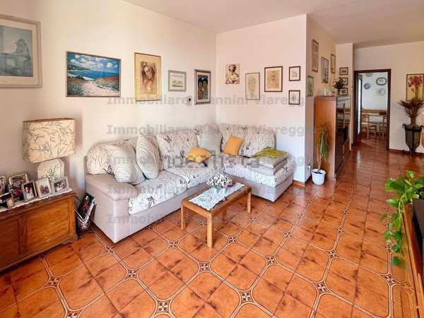casa indipendente in vendita a Viareggio