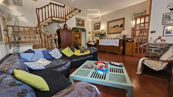 casa indipendente in vendita a Viareggio