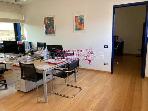 ufficio in vendita a Viareggio