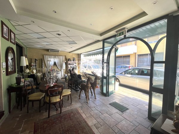 negozio in vendita a Viareggio in zona Migliarina