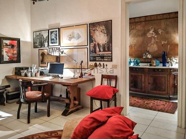 casa indipendente in vendita a Viareggio