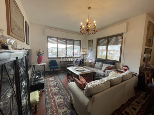casa indipendente in vendita a Viareggio