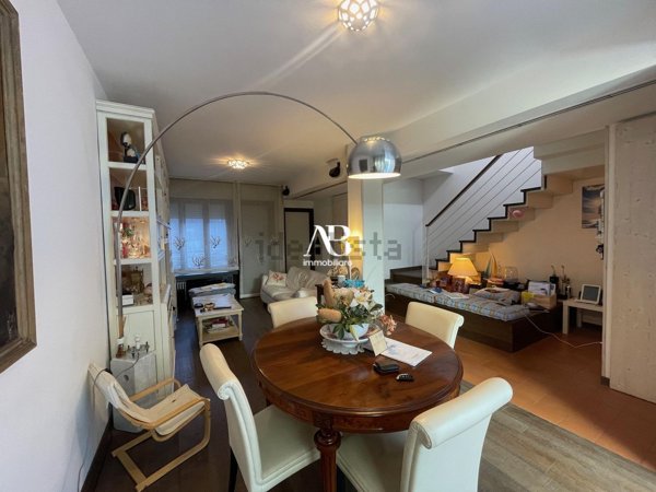 casa indipendente in vendita a Viareggio