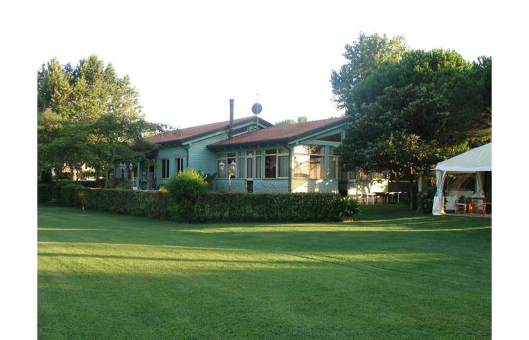 casa indipendente in vendita a Viareggio in zona Torre del Lago