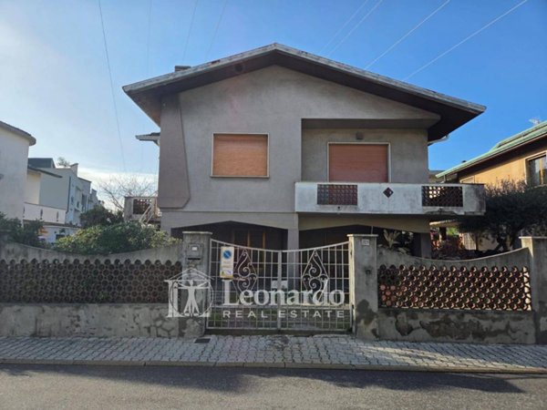 casa indipendente in vendita a Viareggio in zona Migliarina