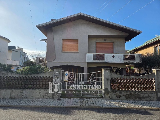casa indipendente in vendita a Viareggio in zona Migliarina