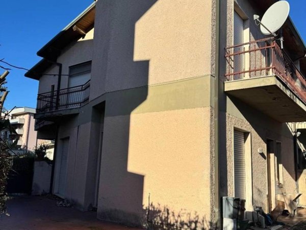 casa indipendente in vendita a Viareggio in zona Campo d'Aviazione
