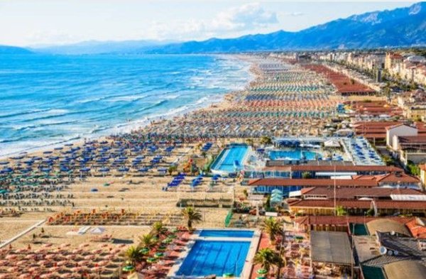 casa indipendente in vendita a Viareggio in zona Centro Storico