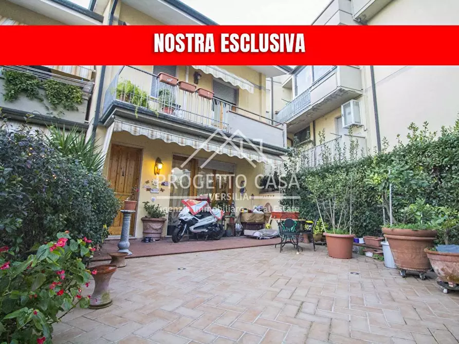 casa indipendente in vendita a Viareggio