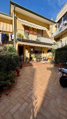 casa indipendente in vendita a Viareggio