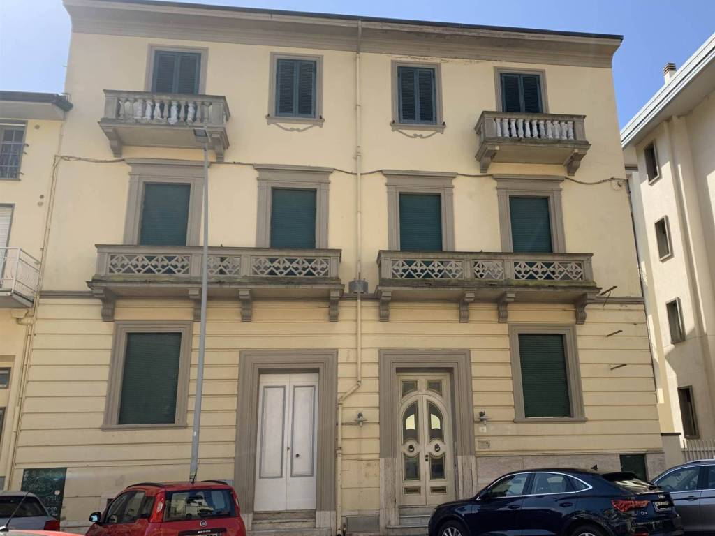 casa indipendente in vendita a Viareggio
