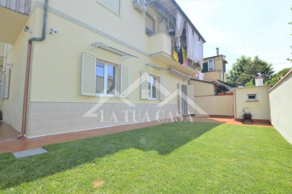 appartamento in vendita a Viareggio in zona Migliarina