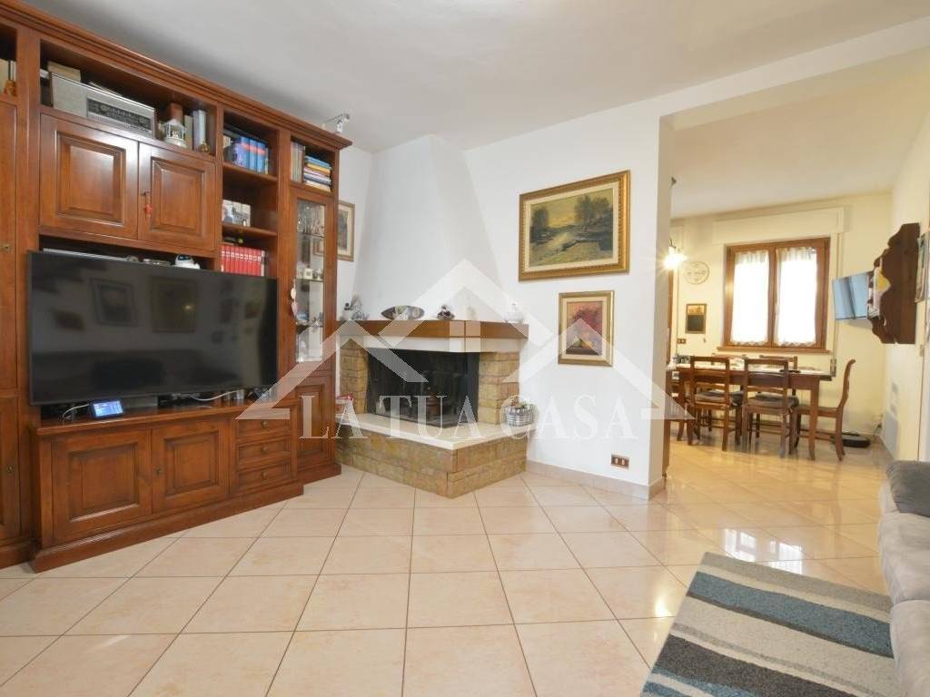 casa indipendente in vendita a Viareggio in zona Torre del Lago